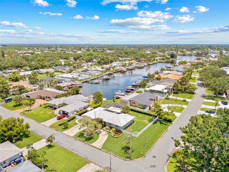 Под контрактом: $849,000 (2 спален, 3 ванн, 1685 Квадратных фут)