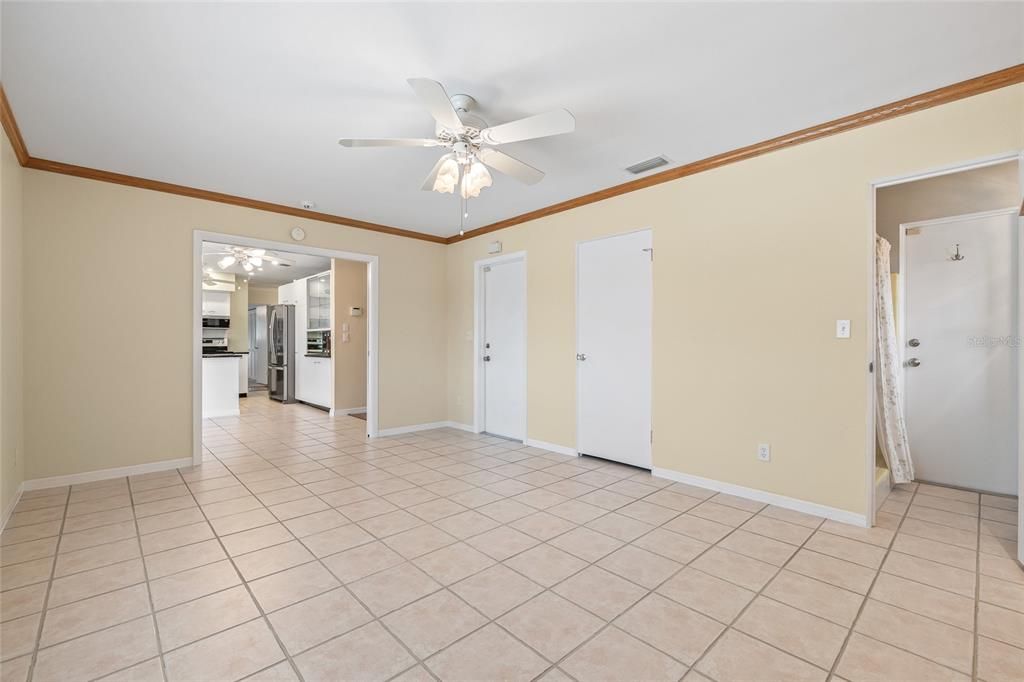 Под контрактом: $849,000 (2 спален, 3 ванн, 1685 Квадратных фут)