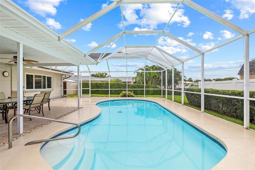 Под контрактом: $849,000 (2 спален, 3 ванн, 1685 Квадратных фут)