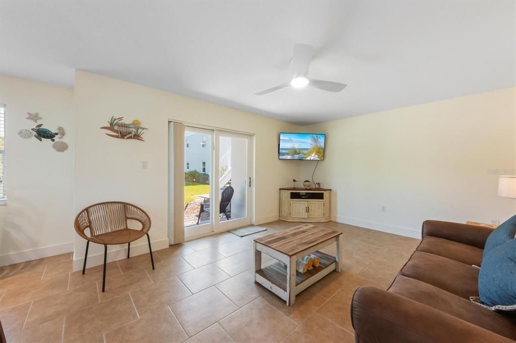 待售: $549,000 (2 贝兹, 1 浴室, 822 平方英尺)