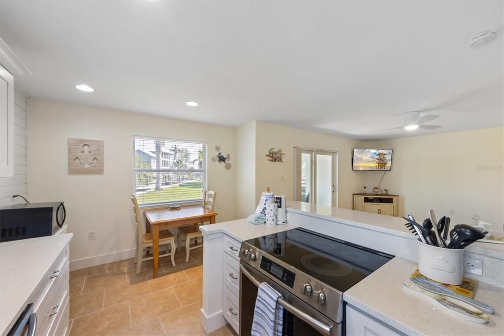 待售: $549,000 (2 贝兹, 1 浴室, 822 平方英尺)