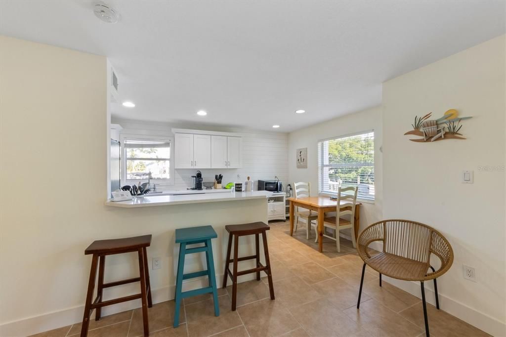 待售: $549,000 (2 贝兹, 1 浴室, 822 平方英尺)