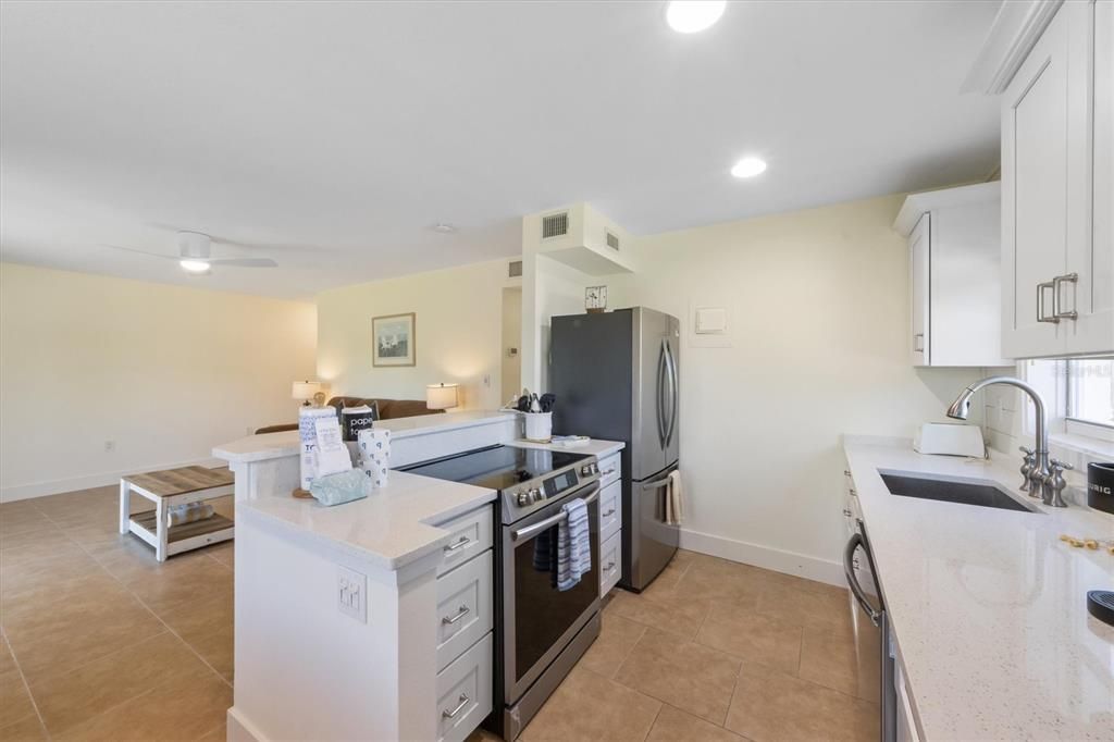 待售: $549,000 (2 贝兹, 1 浴室, 822 平方英尺)