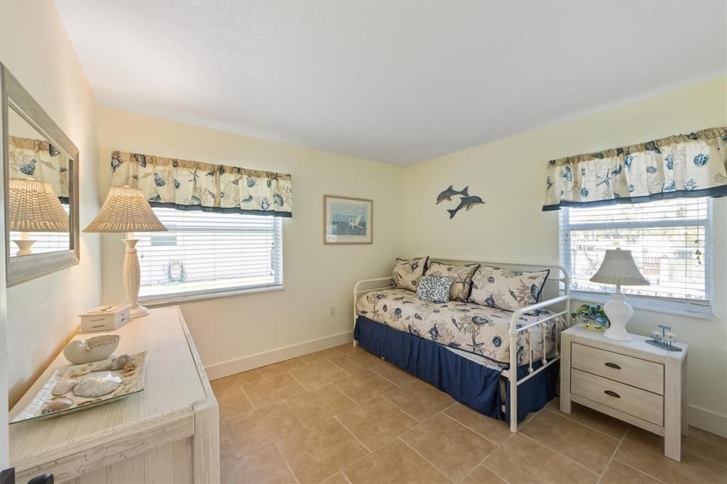 待售: $549,000 (2 贝兹, 1 浴室, 822 平方英尺)