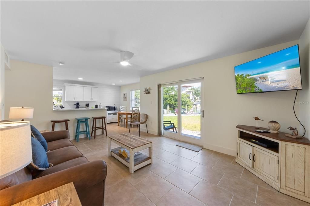 待售: $549,000 (2 贝兹, 1 浴室, 822 平方英尺)