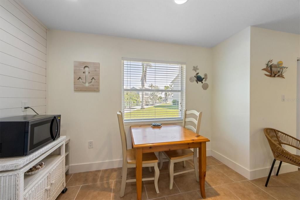 待售: $549,000 (2 贝兹, 1 浴室, 822 平方英尺)