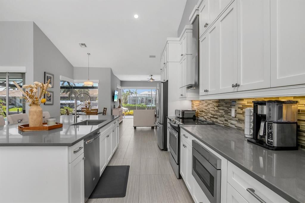 待售: $2,975,000 (3 贝兹, 2 浴室, 2250 平方英尺)