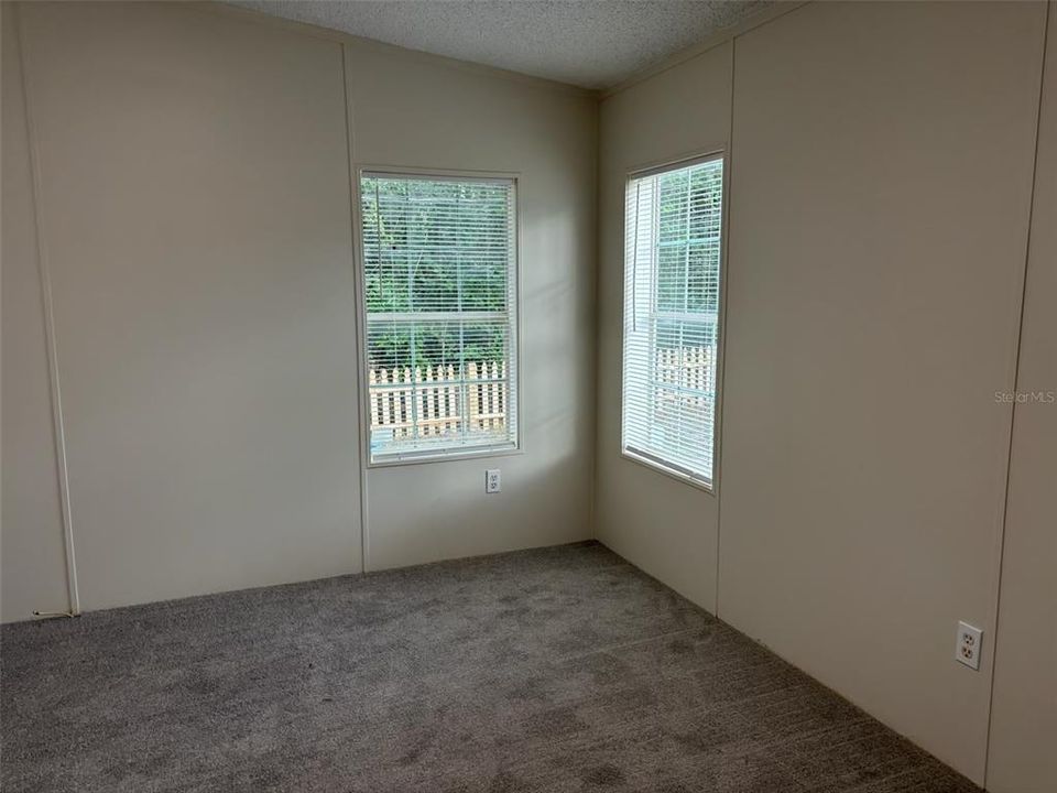 For Rent: $1,700 (3 beds, 2 baths, 1404 Square Feet)