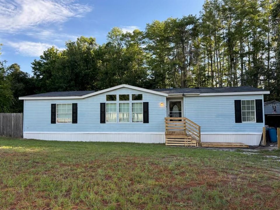 For Rent: $1,700 (3 beds, 2 baths, 1404 Square Feet)