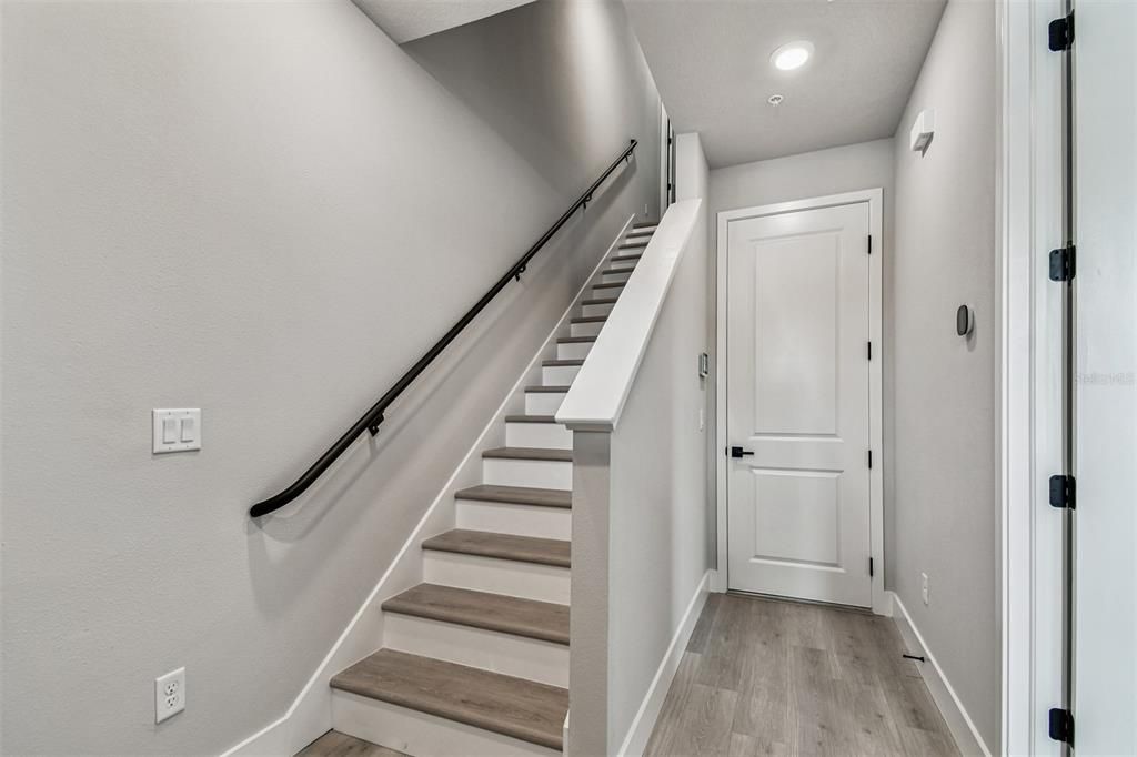 合同活跃: $654,990 (3 贝兹, 3 浴室, 1952 平方英尺)