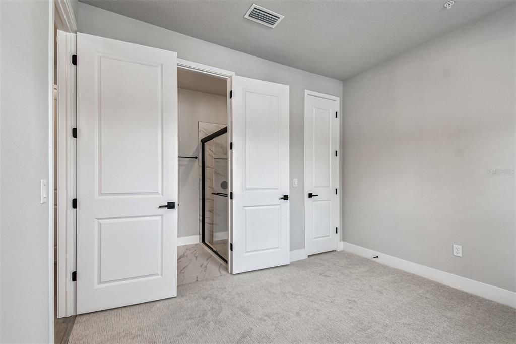 合同活跃: $654,990 (3 贝兹, 3 浴室, 1952 平方英尺)