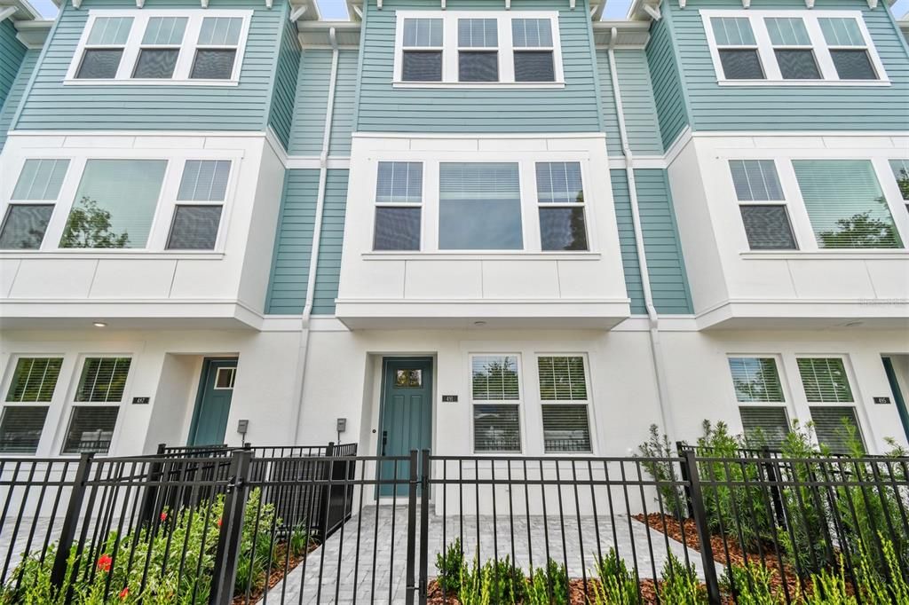 合同活跃: $654,990 (3 贝兹, 3 浴室, 1952 平方英尺)