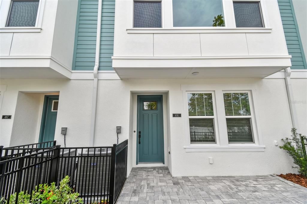 合同活跃: $654,990 (3 贝兹, 3 浴室, 1952 平方英尺)