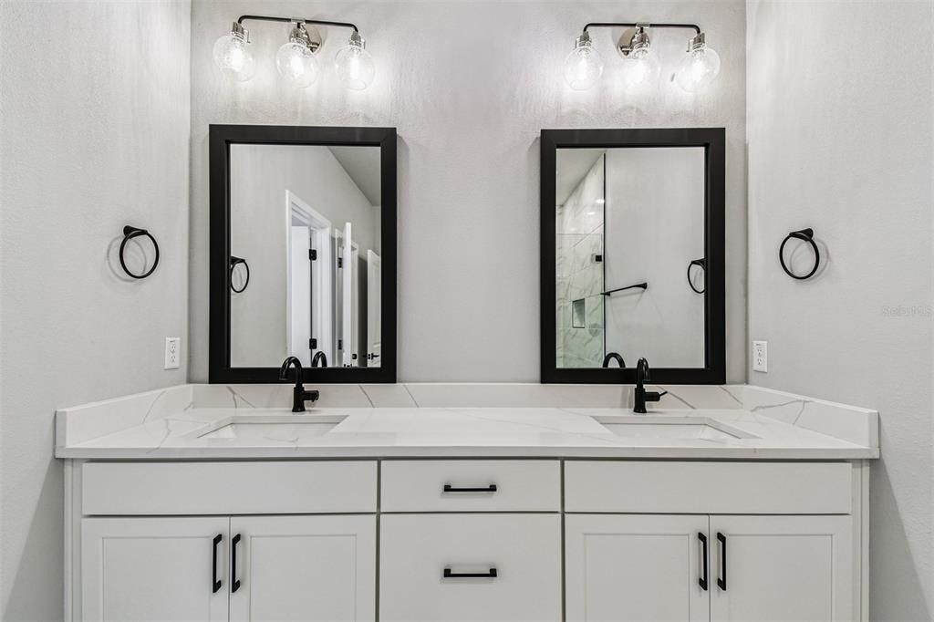 合同活跃: $654,990 (3 贝兹, 3 浴室, 1952 平方英尺)