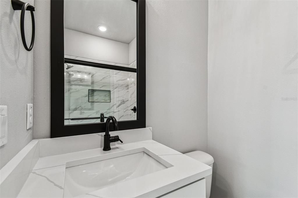 合同活跃: $654,990 (3 贝兹, 3 浴室, 1952 平方英尺)