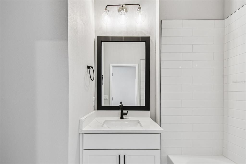 合同活跃: $654,990 (3 贝兹, 3 浴室, 1952 平方英尺)