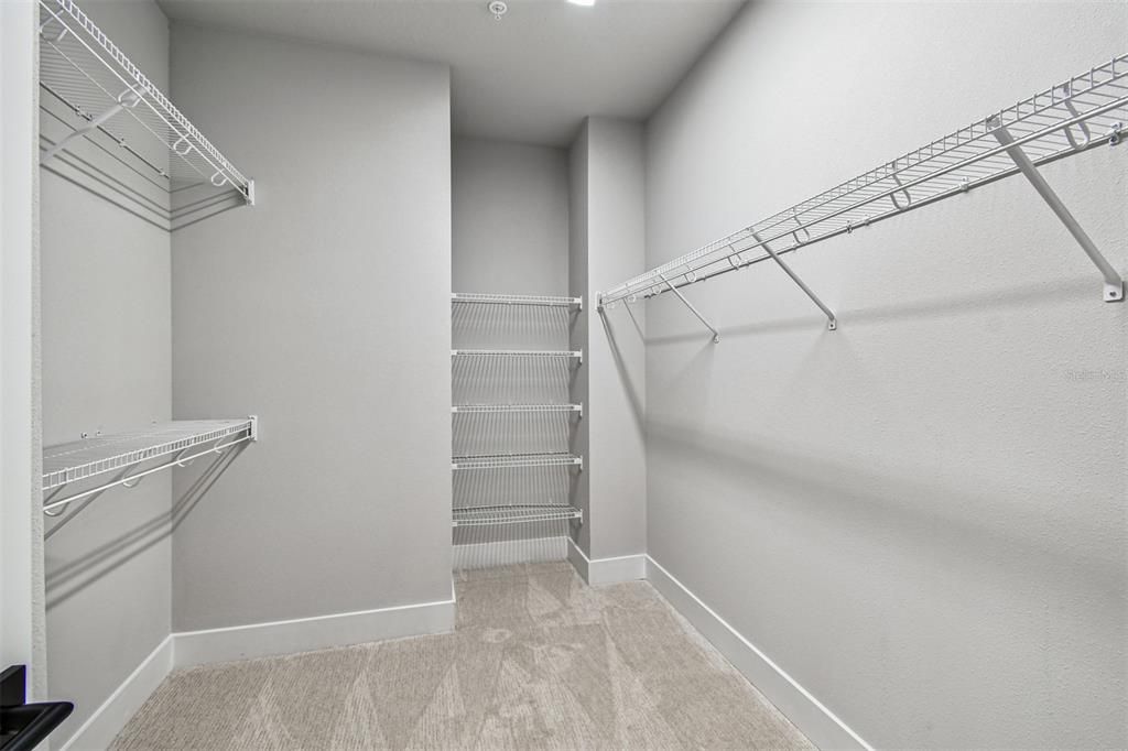 合同活跃: $654,990 (3 贝兹, 3 浴室, 1952 平方英尺)