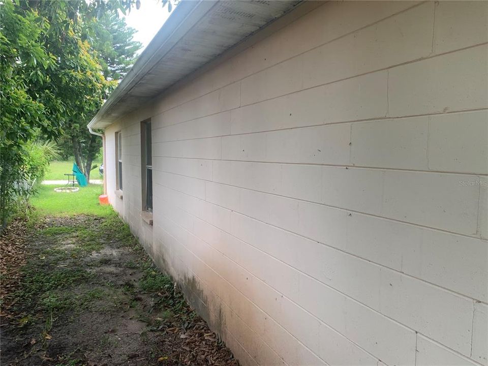 合同活跃: $179,900 (3 贝兹, 2 浴室, 1254 平方英尺)