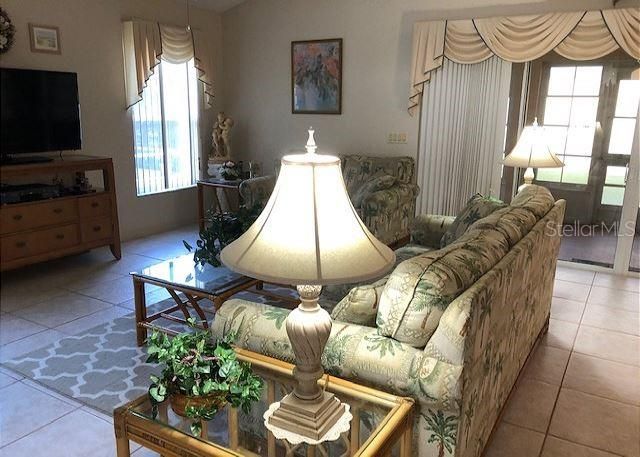 En Renta: $2,400 (3 camas, 2 baños, 1940 Pies cuadrados)