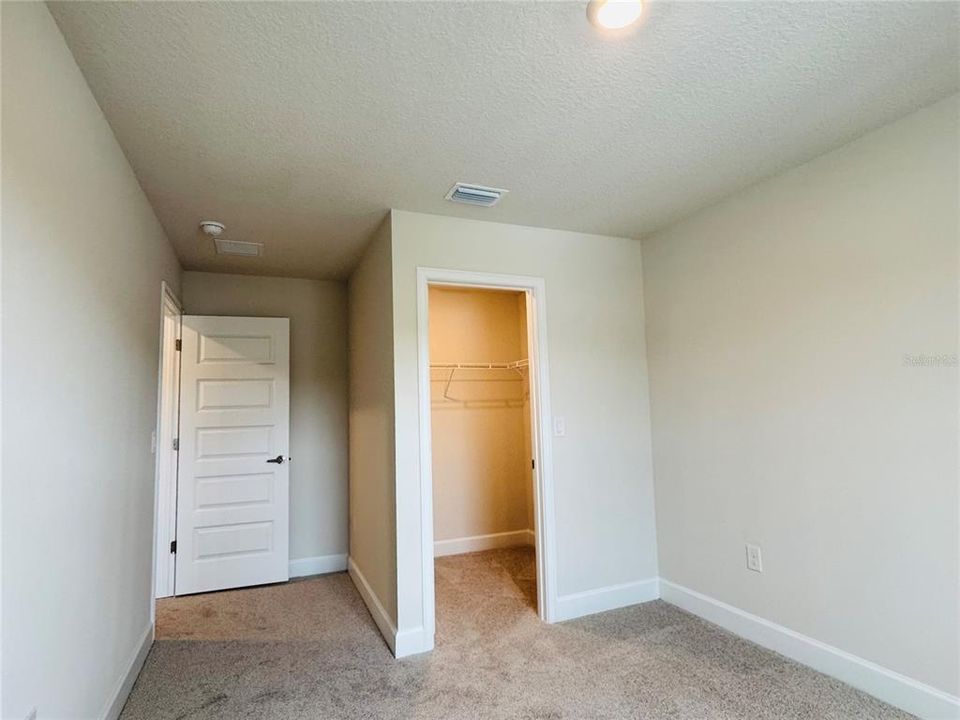 Под контрактом: $428,900 (4 спален, 2 ванн, 2202 Квадратных фут)