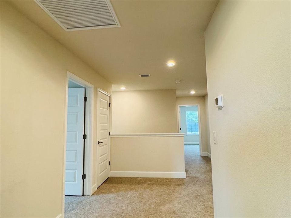 Под контрактом: $428,900 (4 спален, 2 ванн, 2202 Квадратных фут)