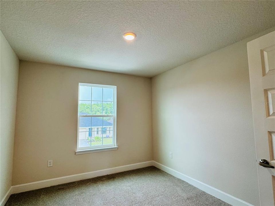 Под контрактом: $428,900 (4 спален, 2 ванн, 2202 Квадратных фут)