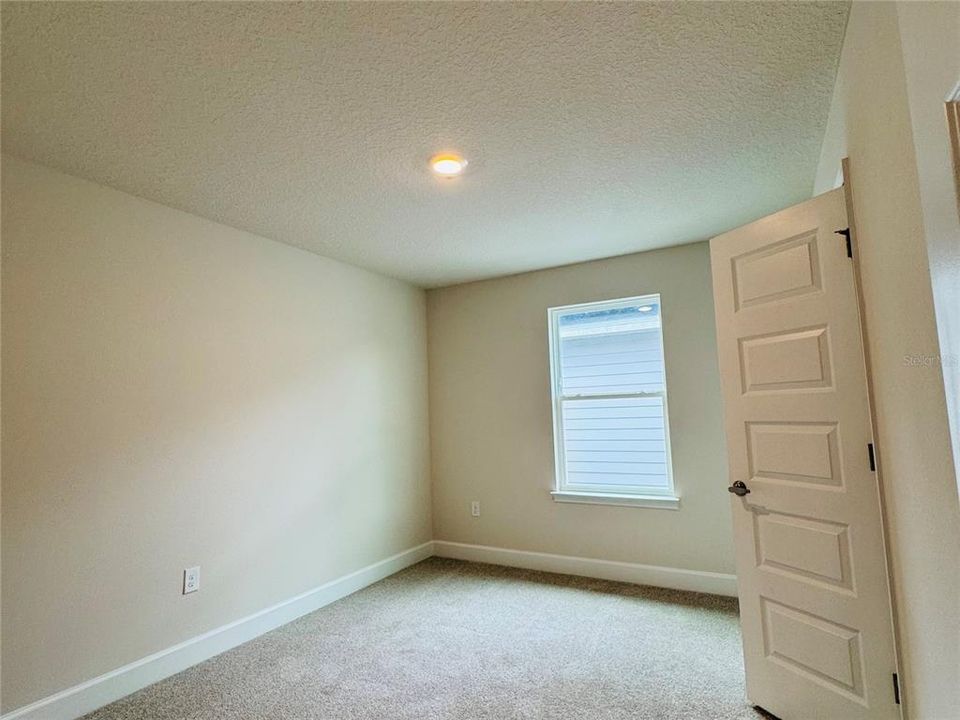 Под контрактом: $428,900 (4 спален, 2 ванн, 2202 Квадратных фут)