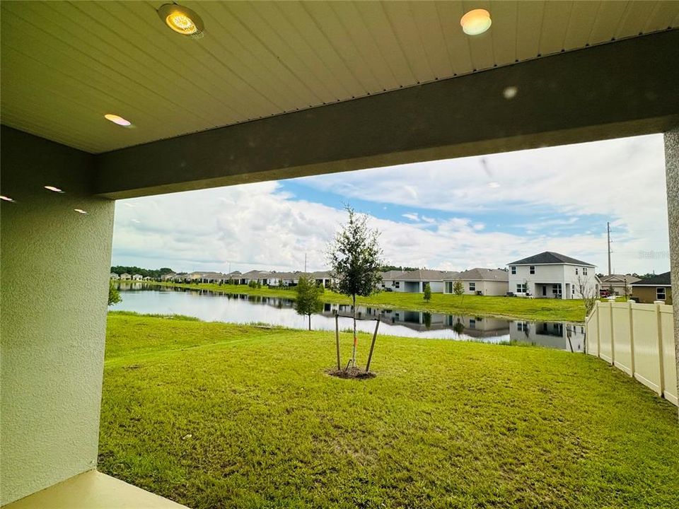 Под контрактом: $428,900 (4 спален, 2 ванн, 2202 Квадратных фут)