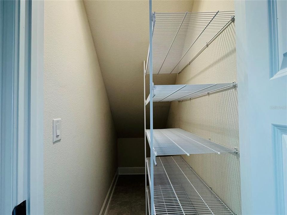 Под контрактом: $428,900 (4 спален, 2 ванн, 2202 Квадратных фут)