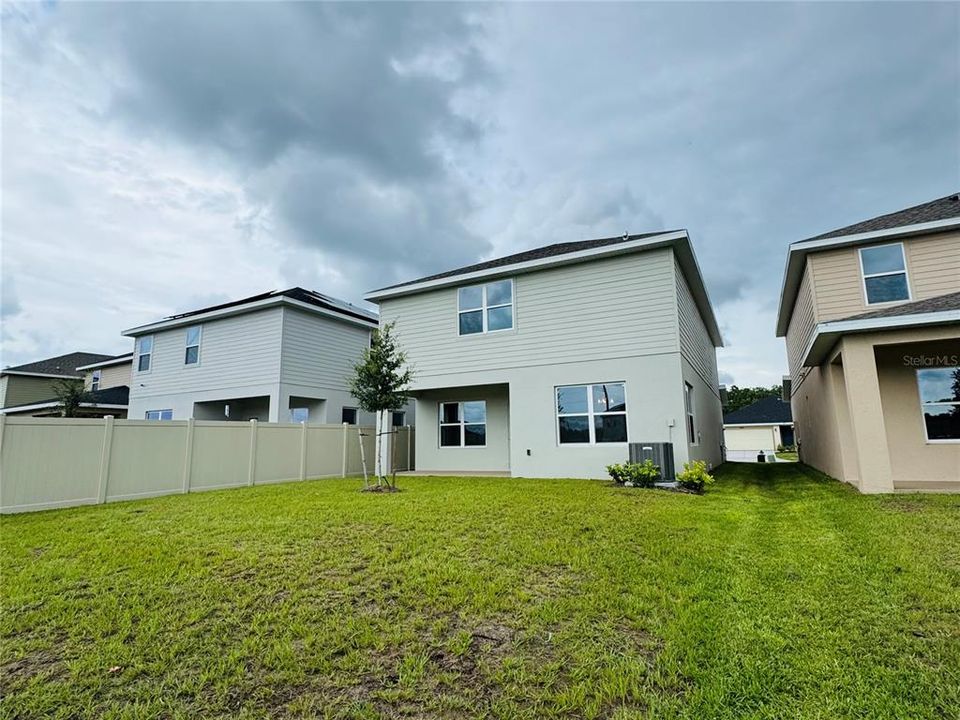 Под контрактом: $428,900 (4 спален, 2 ванн, 2202 Квадратных фут)