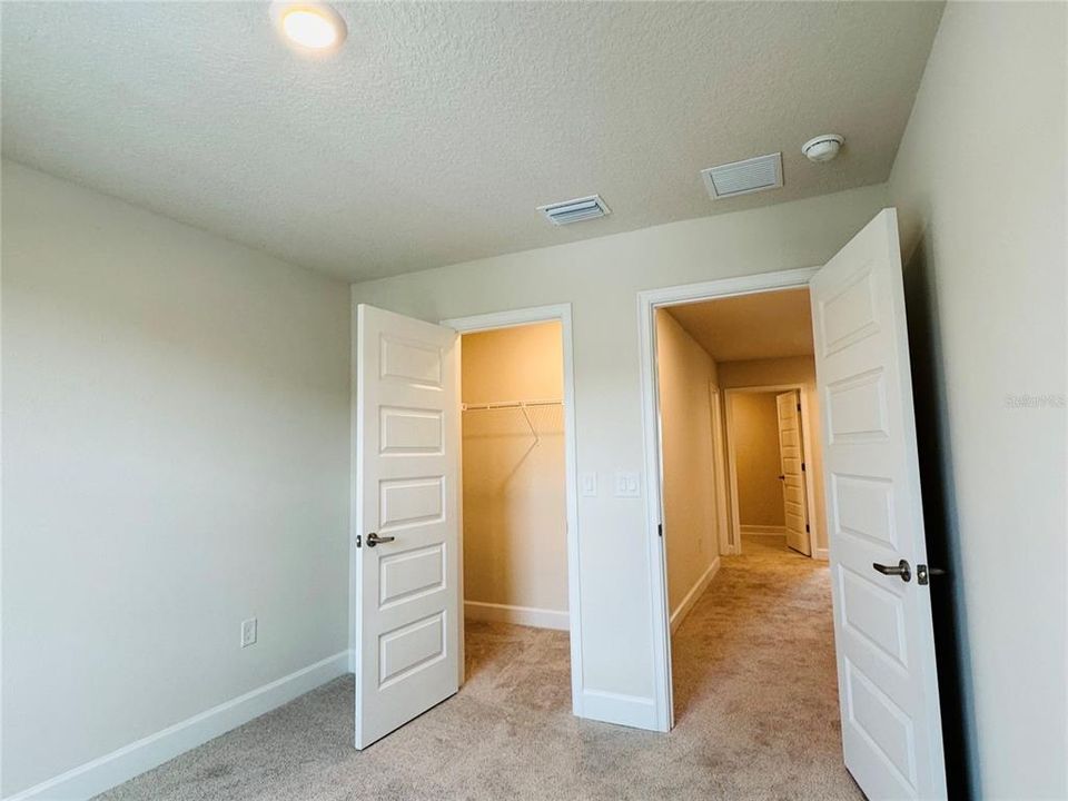 Под контрактом: $428,900 (4 спален, 2 ванн, 2202 Квадратных фут)