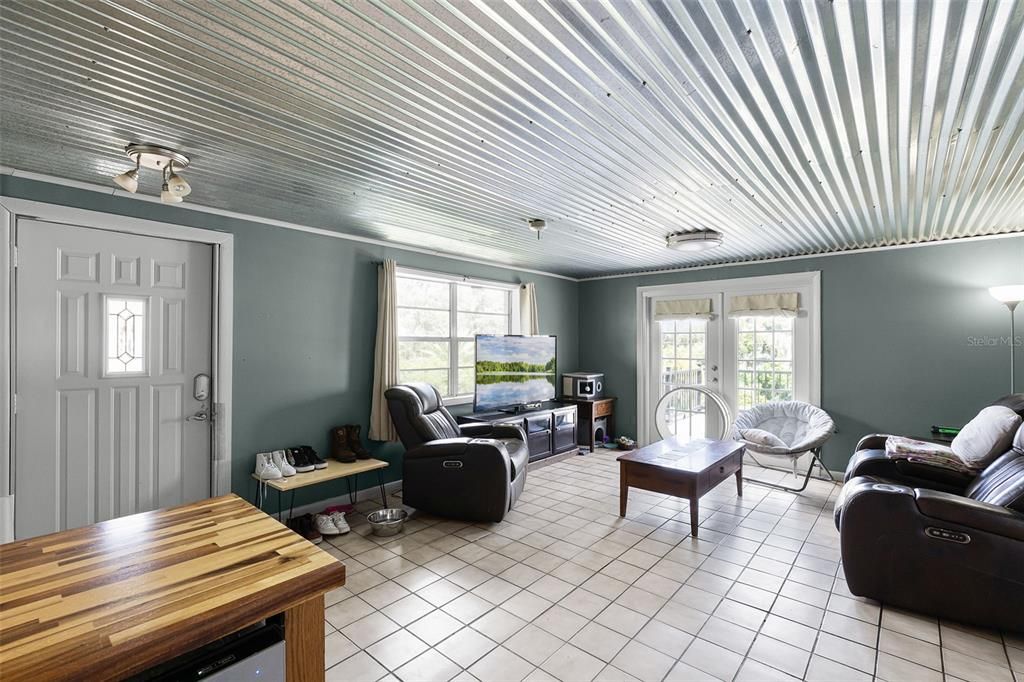 For Sale: $325,000 (3 beds, 1 baths, 1444 Square Feet)