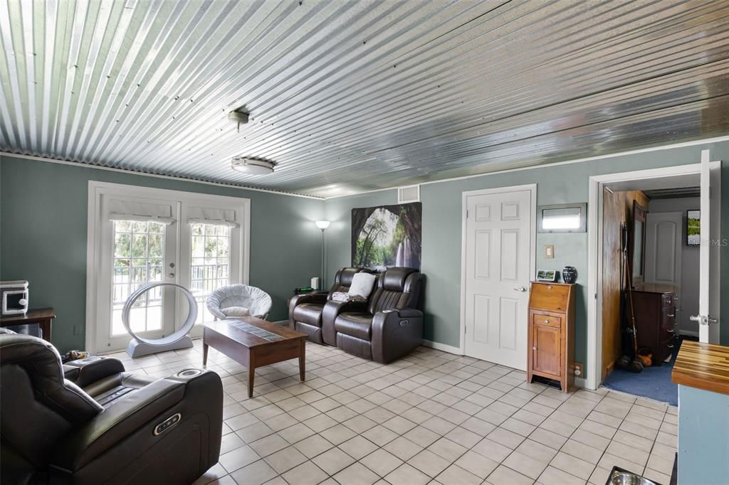 For Sale: $325,000 (3 beds, 1 baths, 1444 Square Feet)