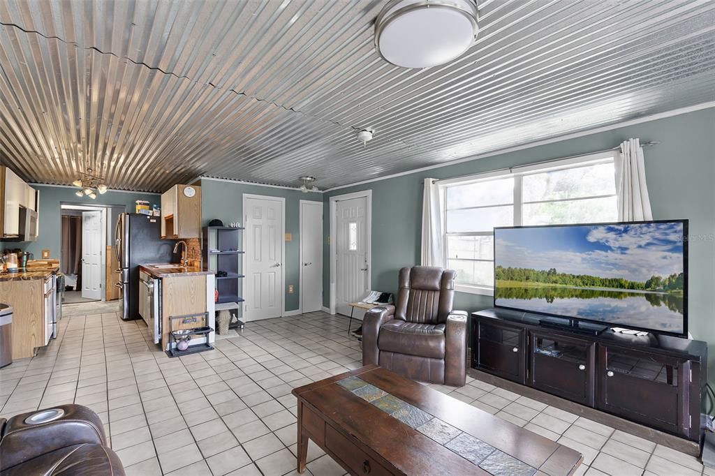 For Sale: $325,000 (3 beds, 1 baths, 1444 Square Feet)