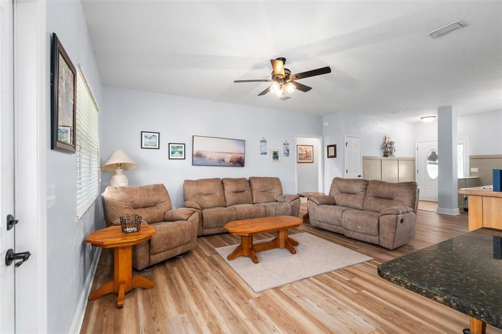 待售: $374,900 (4 贝兹, 2 浴室, 1838 平方英尺)