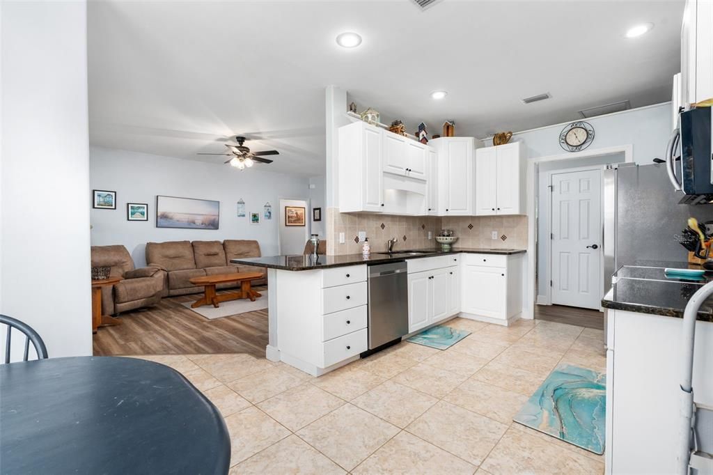 待售: $374,900 (4 贝兹, 2 浴室, 1838 平方英尺)