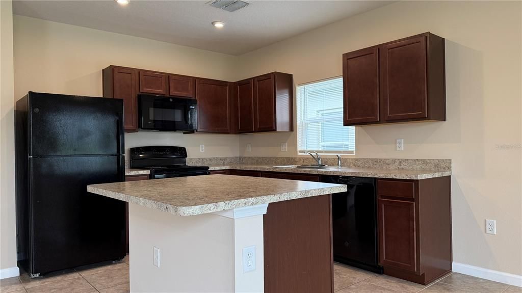 En Renta: $1,650 (3 camas, 2 baños, 1302 Pies cuadrados)