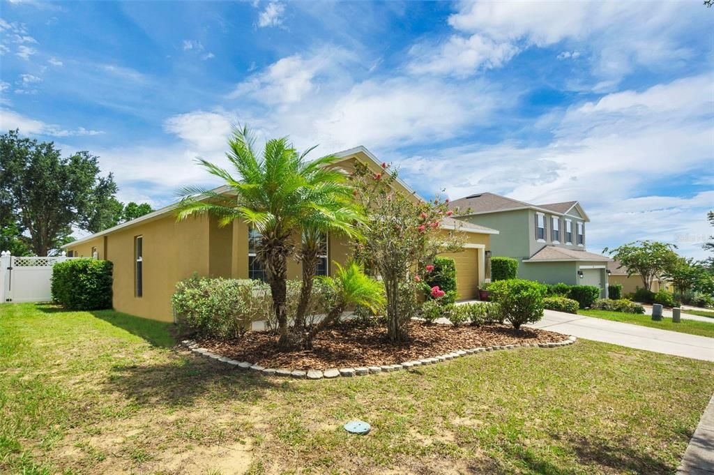 For Sale: $314,990 (4 beds, 2 baths, 1976 Square Feet)
