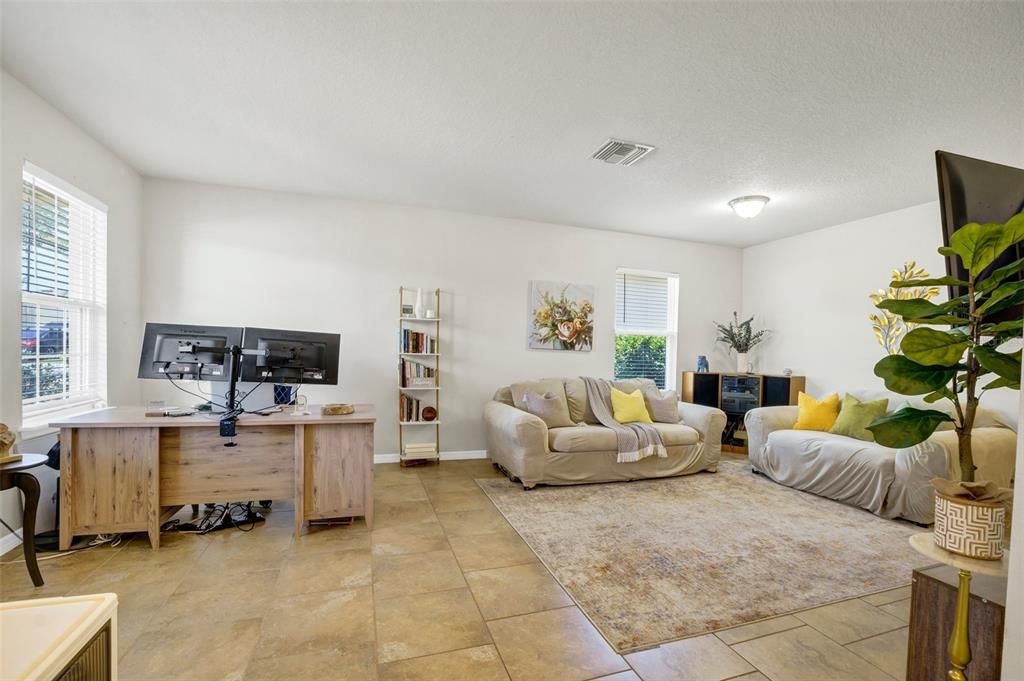 For Sale: $314,990 (4 beds, 2 baths, 1976 Square Feet)