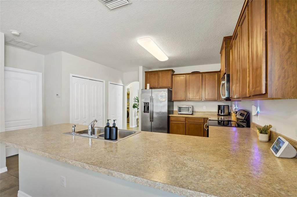 For Sale: $314,990 (4 beds, 2 baths, 1976 Square Feet)