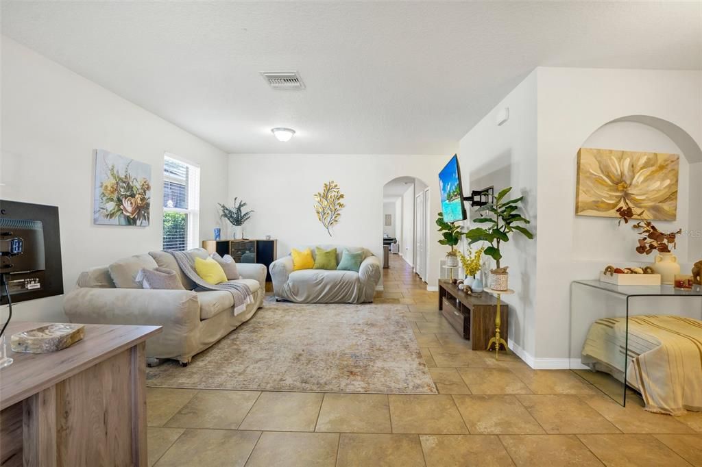 For Sale: $314,990 (4 beds, 2 baths, 1976 Square Feet)