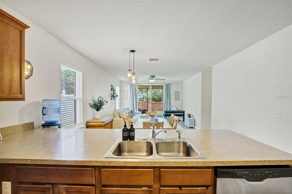 For Sale: $314,990 (4 beds, 2 baths, 1976 Square Feet)