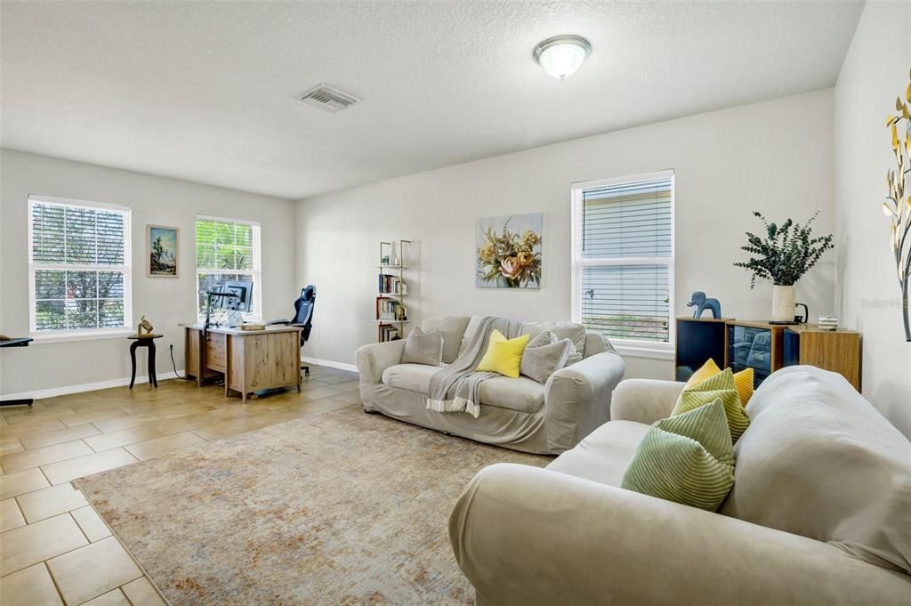 For Sale: $314,990 (4 beds, 2 baths, 1976 Square Feet)