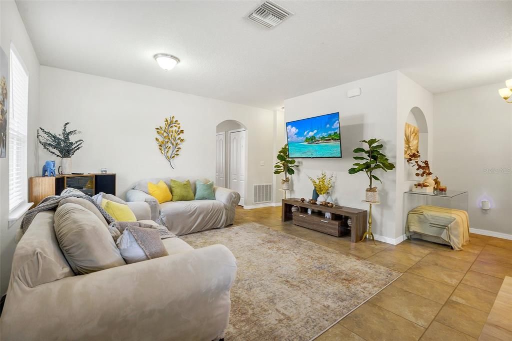 For Sale: $314,990 (4 beds, 2 baths, 1976 Square Feet)