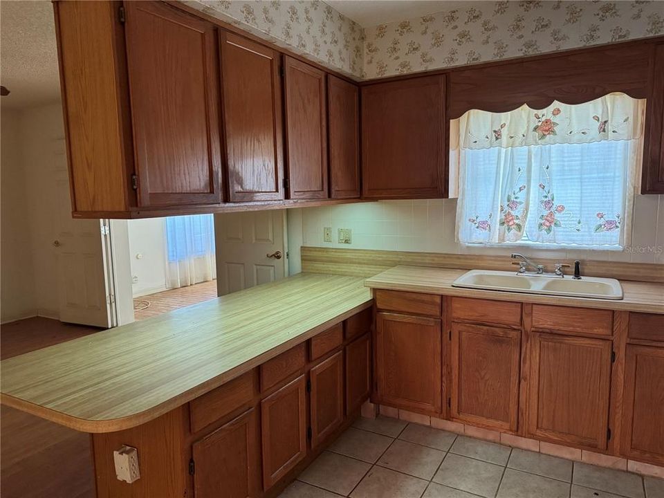 合同活跃: $369,000 (2 贝兹, 2 浴室, 1425 平方英尺)