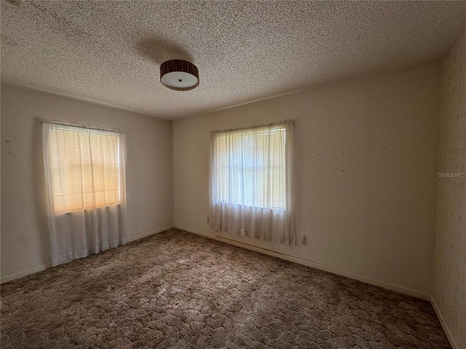 合同活跃: $369,000 (2 贝兹, 2 浴室, 1425 平方英尺)