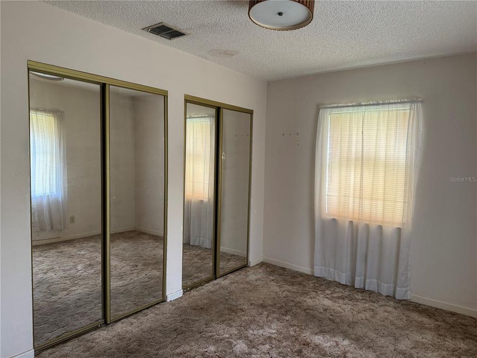 合同活跃: $369,000 (2 贝兹, 2 浴室, 1425 平方英尺)