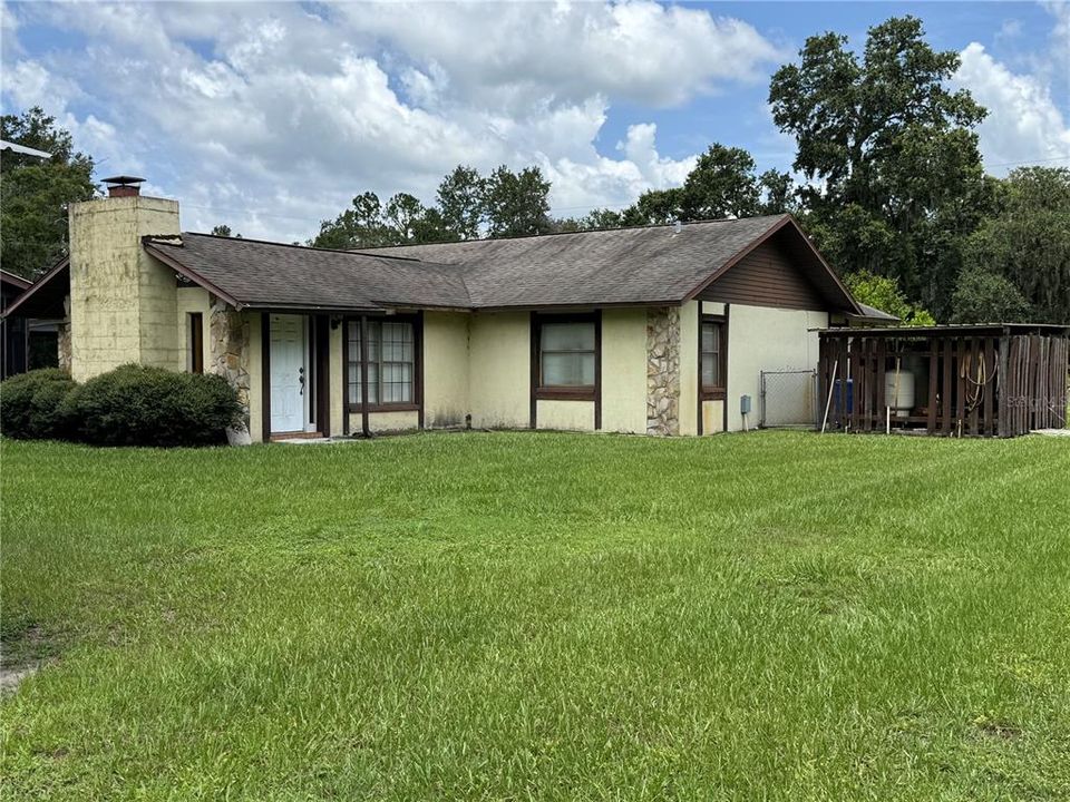 合同活跃: $369,000 (2 贝兹, 2 浴室, 1425 平方英尺)