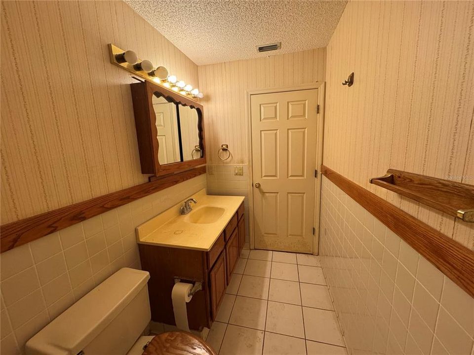 合同活跃: $369,000 (2 贝兹, 2 浴室, 1425 平方英尺)