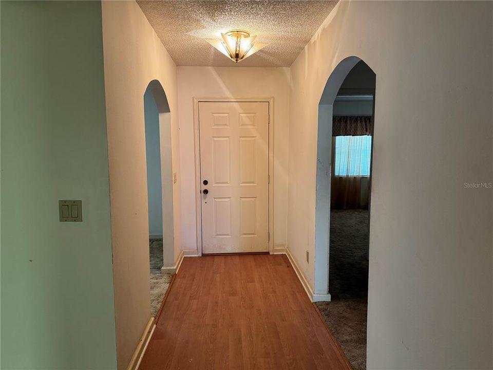 合同活跃: $369,000 (2 贝兹, 2 浴室, 1425 平方英尺)